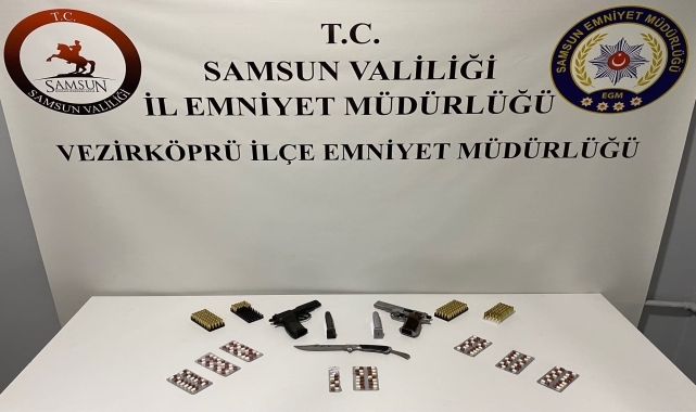 Araçlarında uyuşturucu ve ruhsatsız tabanca bulunan 4 kişiye adli işlem