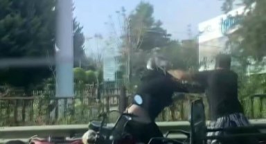 Araçlarını durdurup tekme tokat kavga ettiler