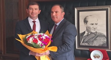 Ardanuç Belediye Başkanı Emrah Yılmaz mazbatasını aldı