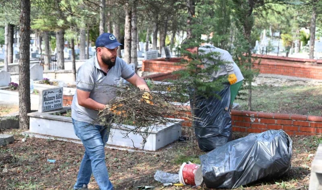 Arefe günü ilçe mezarlığına ücretsiz otobüs seferleri