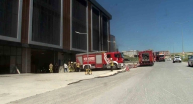 Arnavutköy'de bulunan iş hanında korkutan yangın