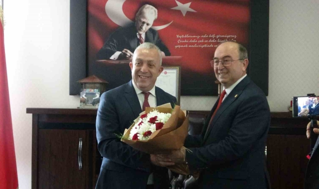 Artvin Belediyesi'nde devir teslim töreni gerçekleşti