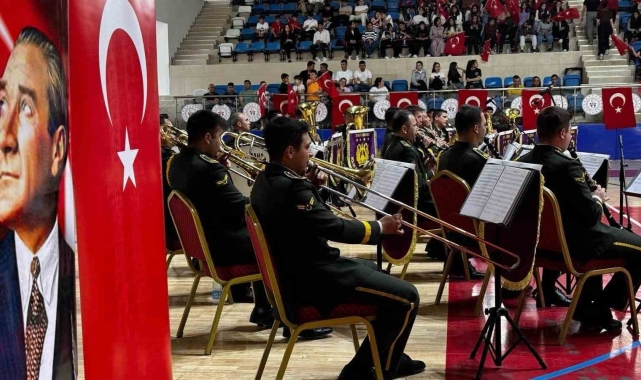 Askeri bando Hakkari'de konser verdi
