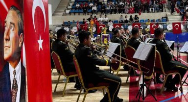 Askeri bando Hakkari'de konser verdi