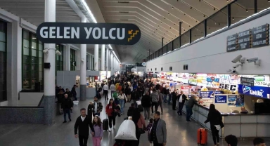 AŞTİ'de bayram yoğunluğu geç saatlerde de sürüyor