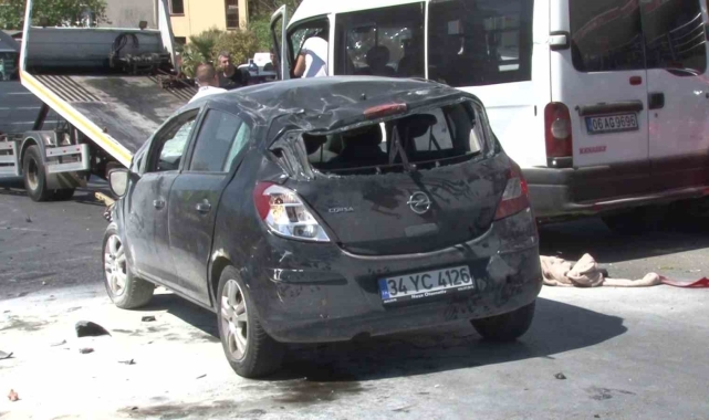 Ataşehir'de servis aracı ile otomobil kafa kafaya çarpıştı: 3 yaralı