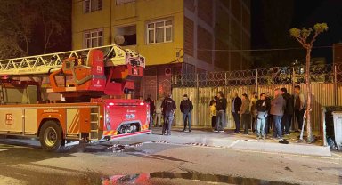 Avcılar'da 4 katlı binanın 1. katında çıkan yangında mahsur kalan 11 kişi kurtarıldı