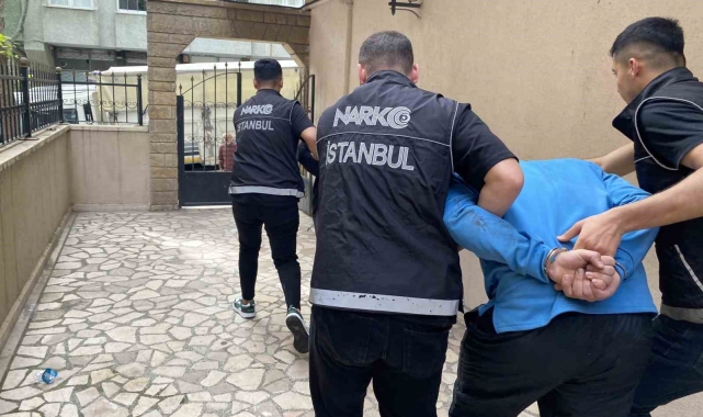Avcılar'da zehir tacirleri, polisin geldiğini görünce evdeki uyuşturucuları ateşe verdi