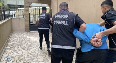 Avcılar'da zehir tacirleri, polisin geldiğini görünce evdeki uyuşturucuları ateşe verdi