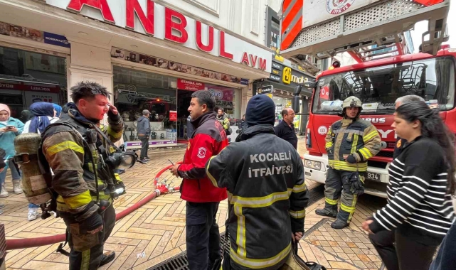 AVM&#039;de yangın paniği