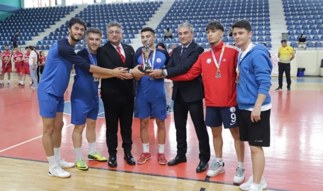 Ayak Tenisi Takımı'ndan Türkiye Şampiyonasında ikincilik