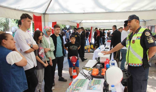 Aydın'da jandarma ekipleri öğrencilerle buluştu