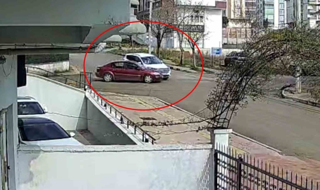 Aynı yerde bir ayda 4 kaza: O anlar kamerada