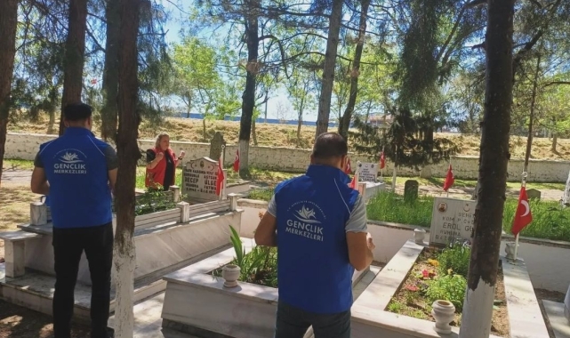 Babaeski'de şehitler mezarları başında anıldı