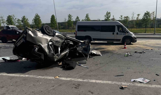 Bağcılar'da 5 aracın karıştığı feci kaza kamerada