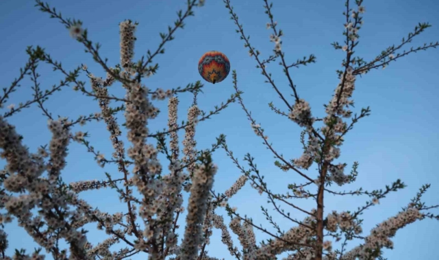 Baharda renklenen Kapadokya dron ile görüntülendi
