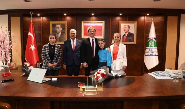 Bahçelievler Belediye Başkanı Bahadır koltuğunu 4. sınıf öğrencisine devretti