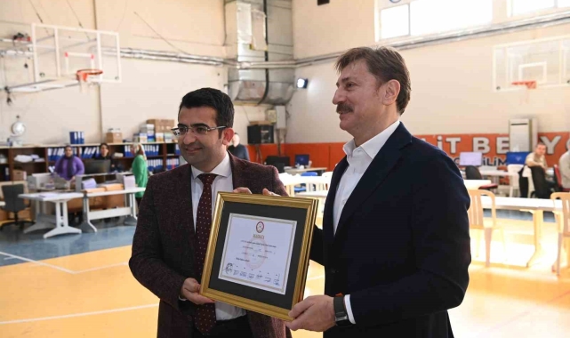 Bahçelievler'de 5 yıl daha Hakan Bahadır başkan