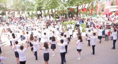 Başak Koleji'nde öğrenciler 23 Nisan coşkusunu velileri ile birlikte yaşadı