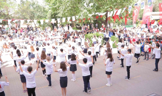 Başak Koleji'nde öğrenciler 23 Nisan coşkusunu velileri ile birlikte yaşadı