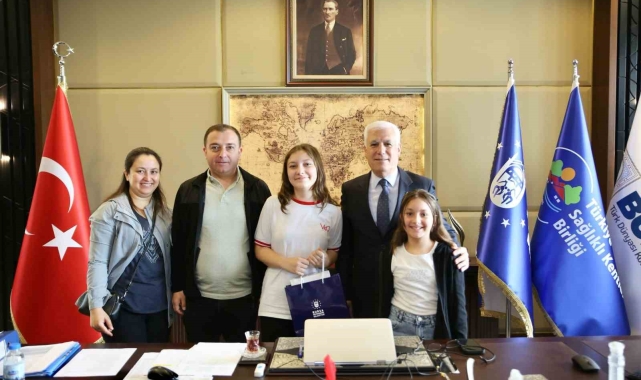 Başarılı çocuklar ödüllendirildi