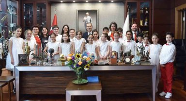 Başkan Ataç makamını çocukara emanet etti