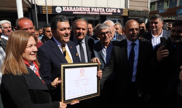 Başkan Demir, mazbatasını aldı
