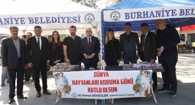 Başkan Deveciler dünya sokak hayvanları gününü hayvan severler ile kutladı