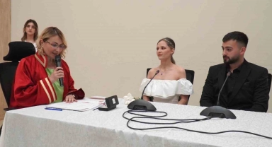 Başkan Fazlaca ilk mesaiye nikah kıyarak başladı