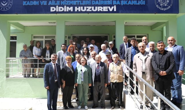 Başkan Gençay bayramda yaşlı çınarları unutmadı