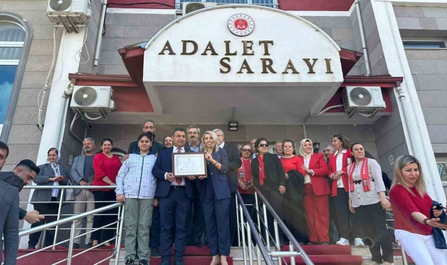 Başkan İskender Yıldırım mazbatasını aldı
