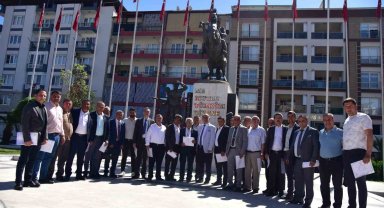 Başkan Kaya muhtarları yalnız bırakmadı