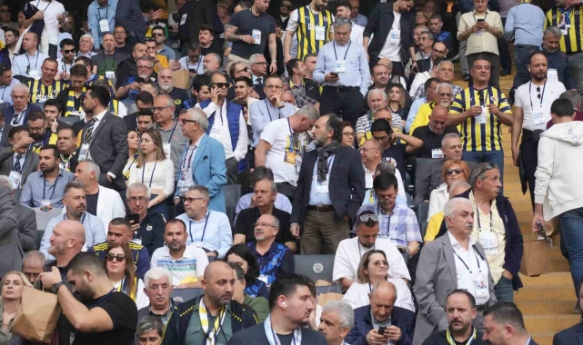 Başkan Koç ve İsmail Kartal tezahüratlarla stada geldi