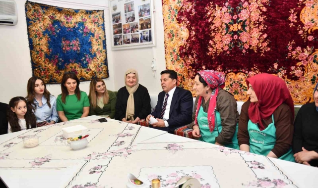 Başkan Özer Esenyurt'ta derneklerle bayramlaştı