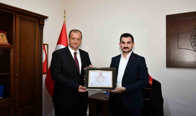 Başkan Usta ve meclis üyeleri mazbatalarını aldı