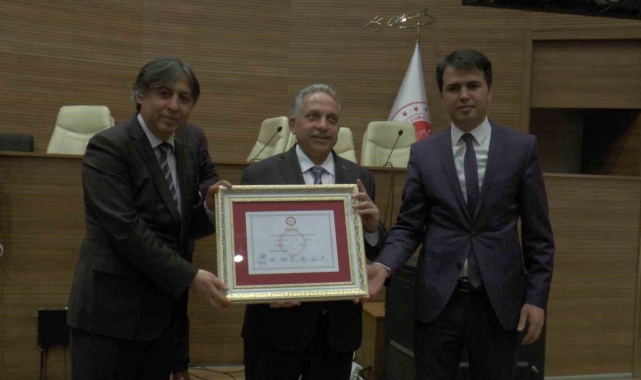 Başkan Yalçın mazbatasını aldı