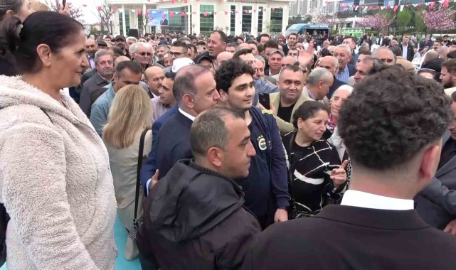 Başkan Yeğin, Sancaktepe'de vatandaşlarla bayramlaştı