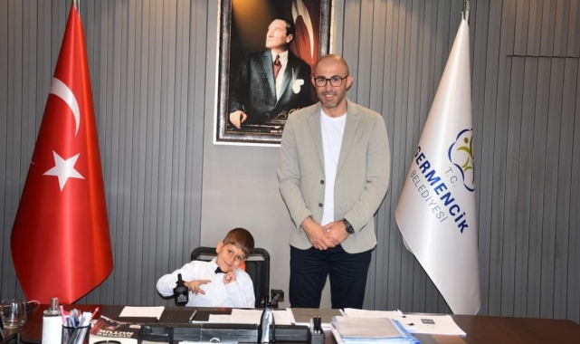 Başkan Zencirci koltuğunu temsili olarak Taşar'a devretti