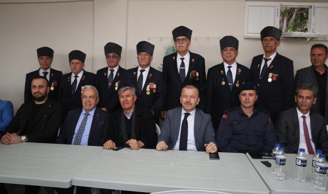 Başköy'deki "Dede Helvası" geleneğinde helvalar şifa için yenildi