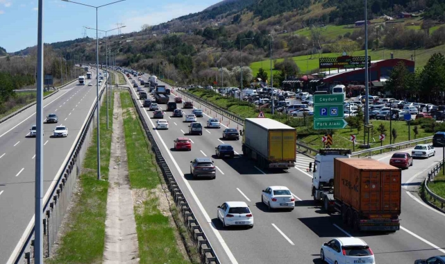 Bayram göçü sürüyor: Trafik durma noktasına kadar geliyor