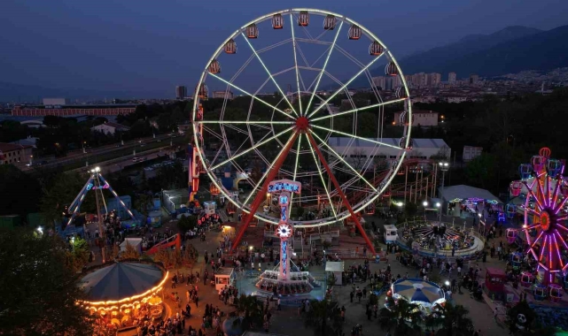 Bayram harçlıklarını alan çocuklar Kültürpark'a akın etti