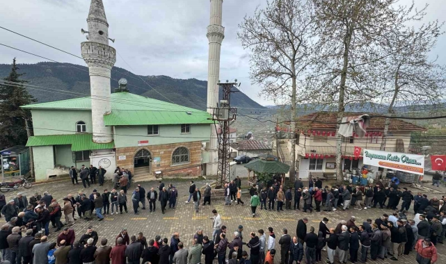 Bayramlaşmak için kuyruk oluşturdular