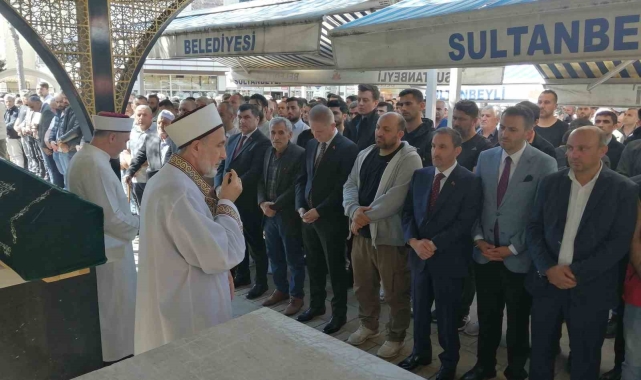 Beşiktaş'ta 29 kişinin öldüğü yangında hayatını kaybeden Gökhan Yıldırım toprağa verildi