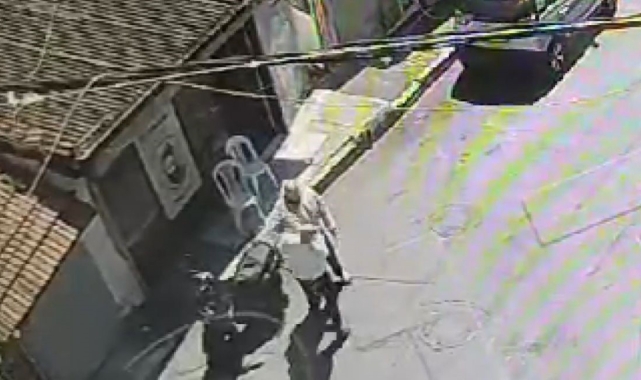 Beyoğlu'nda berbere "tıraş ücreti" saldırısı kamerada: 150 lira için kurşun yağdırdı