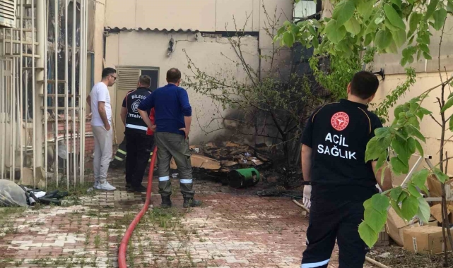 Bilecik'te atık karton deposunda çıkan yangın panik oluşturdu