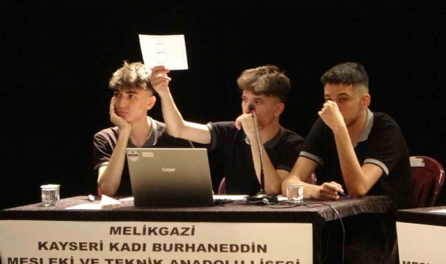 Bilgi yarışmasını 'Melikgazi Merkez Mesleki ve Teknik Anadolu Lisesi' kazandı