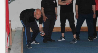 Bocce sporunun ihtiyar delikanlıları Alanya'da yarıştı