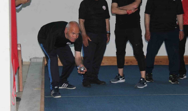 Bocce sporunun ihtiyar delikanlıları Alanya'da yarıştı