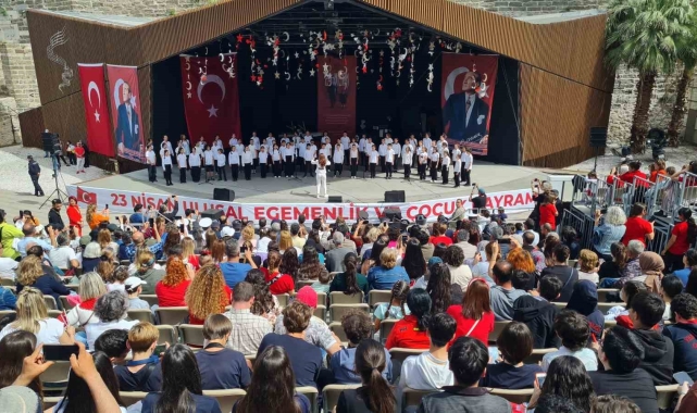 Bodrum Kalesi'nde coşkulu 23 Nisan kutlaması