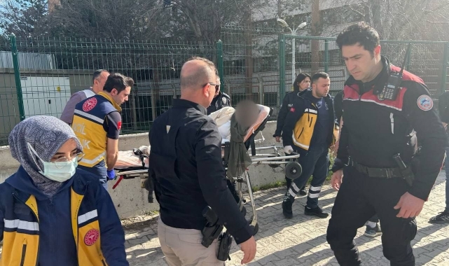 Boşanma aşamasındaki eşini vurduktan sonra rehin aldı